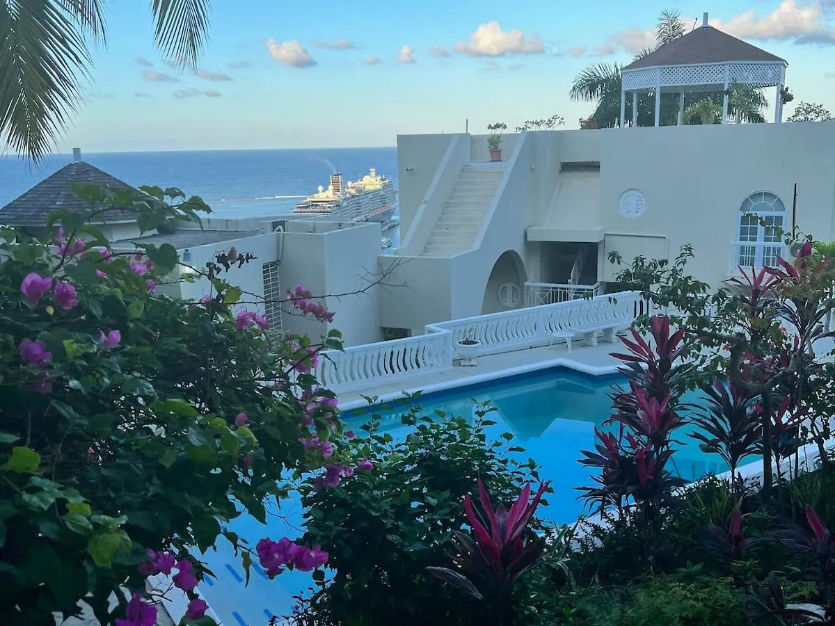 Casa de Férias Columbus Heights Hideaway -Stunning Oceanview Condo Ocho Rios