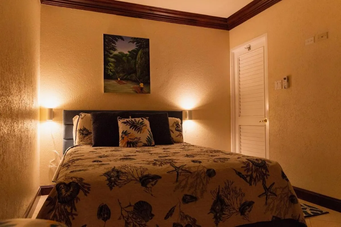 Columbus Heights Hideaway -Stunning Oceanview Condo Ocho Rios Casa de Férias