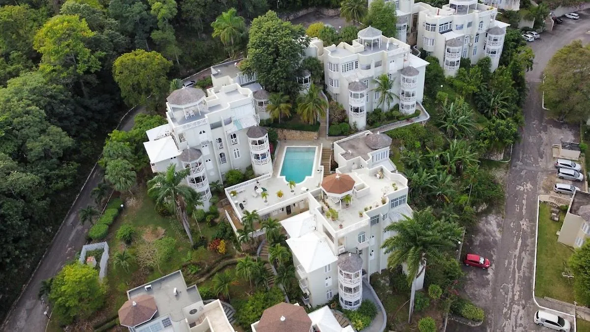 Columbus Heights Hideaway -Stunning Oceanview Condo Ocho Rios