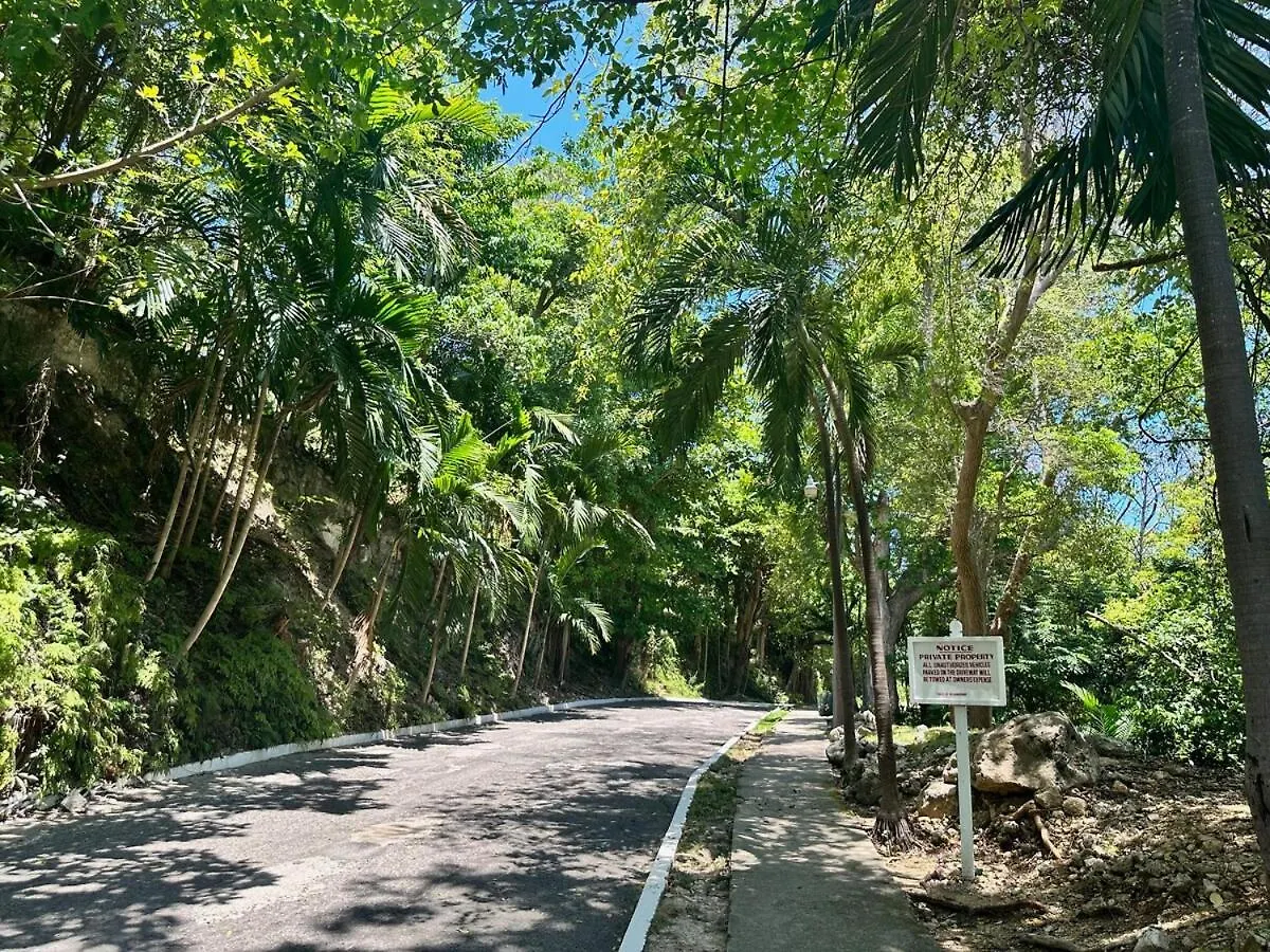 Columbus Heights Hideaway -Stunning Oceanview Condo Ocho Rios