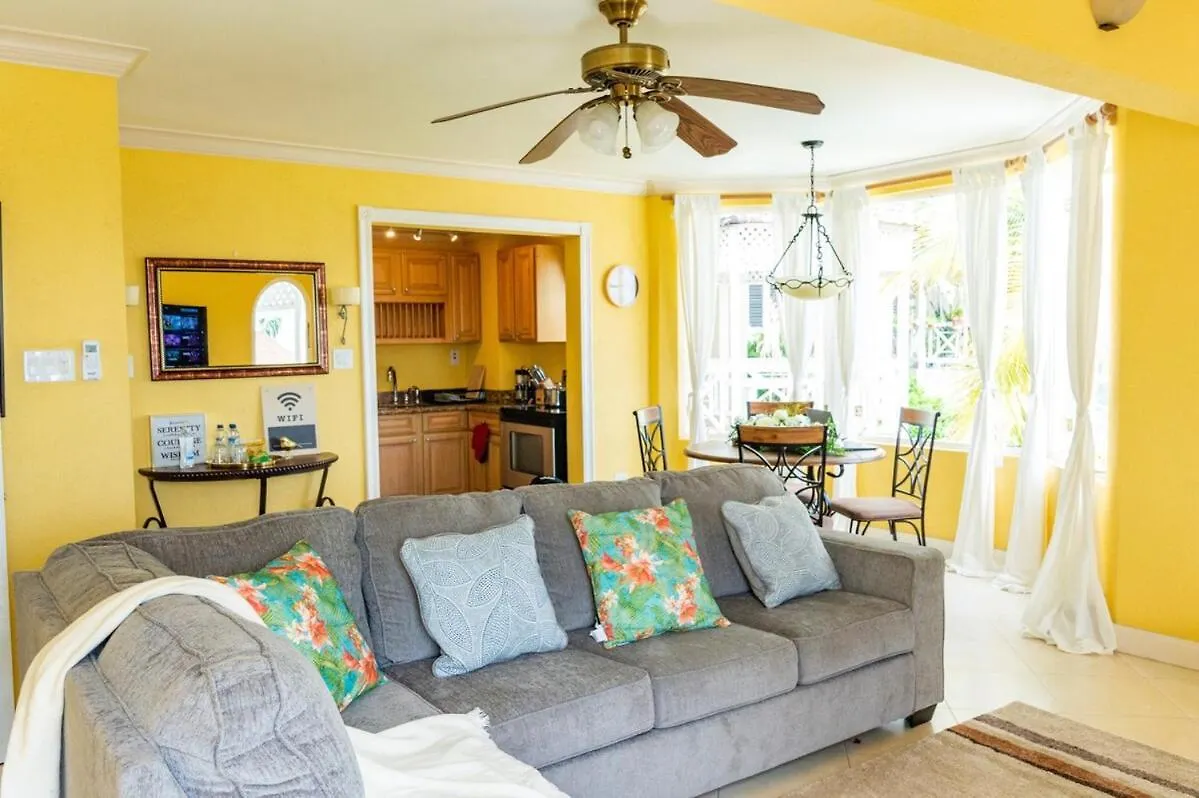Columbus Heights Hideaway -Stunning Oceanview Condo Ocho Rios Casa de Férias