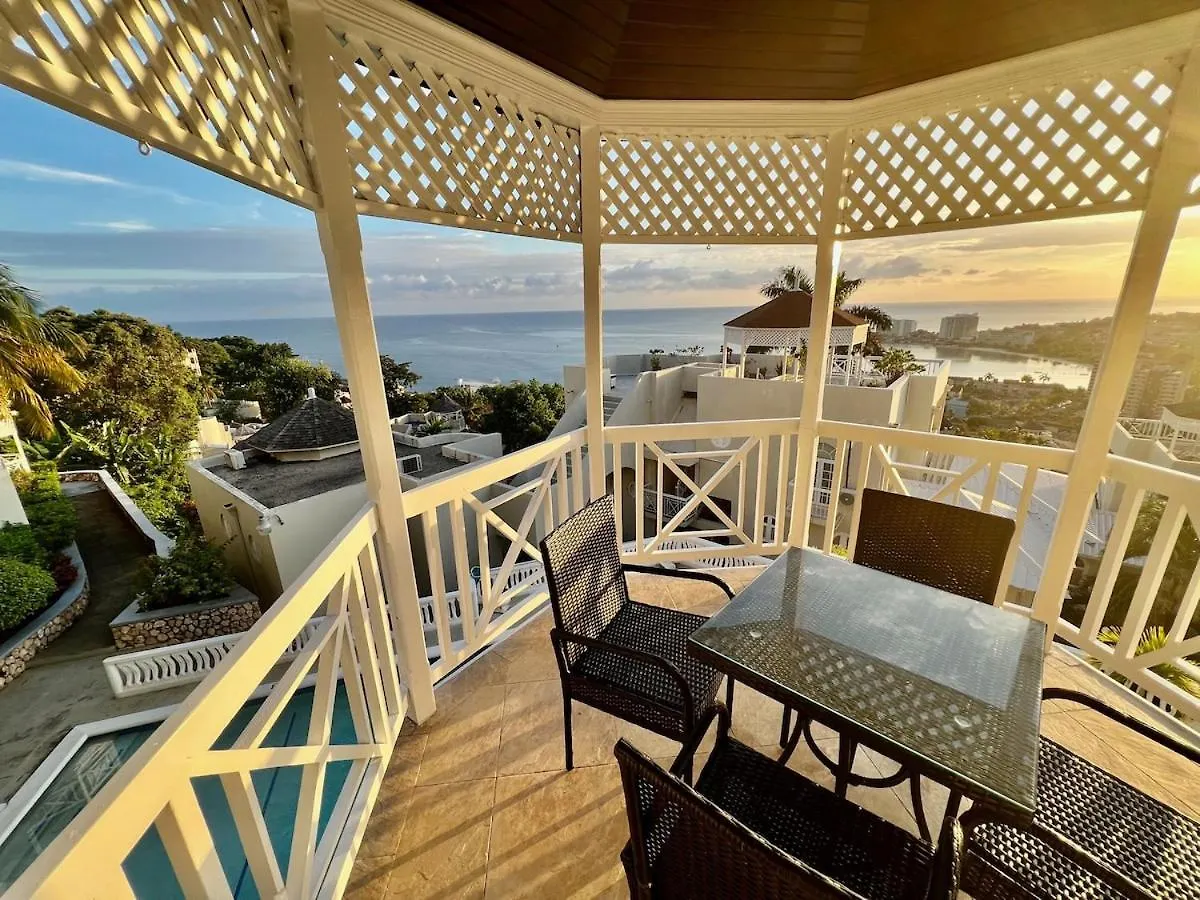 Columbus Heights Hideaway -Stunning Oceanview Condo Ocho Rios